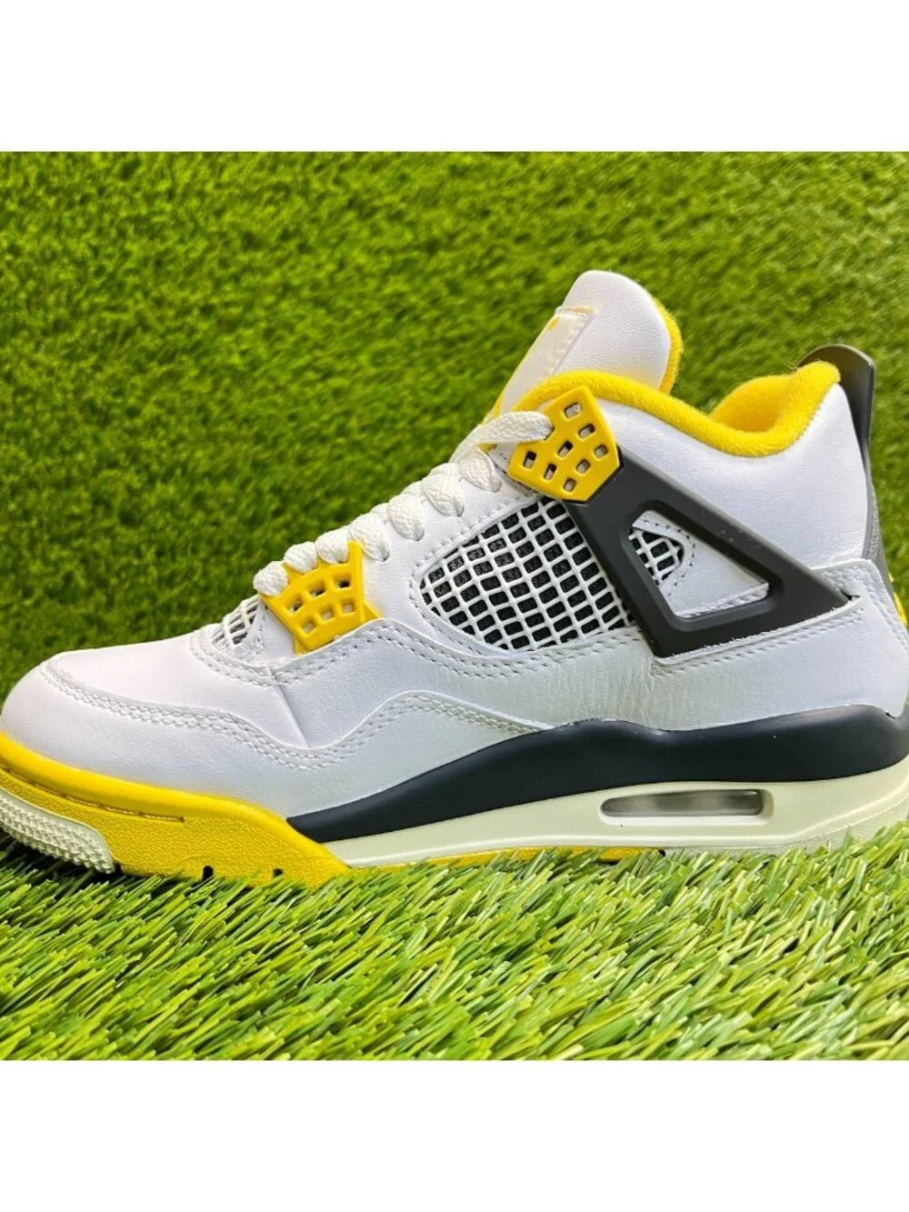 Nike Air Jordan 4 Retro Vivid Sulfur Womens Size 5 White Athletic Shoes Sneakers